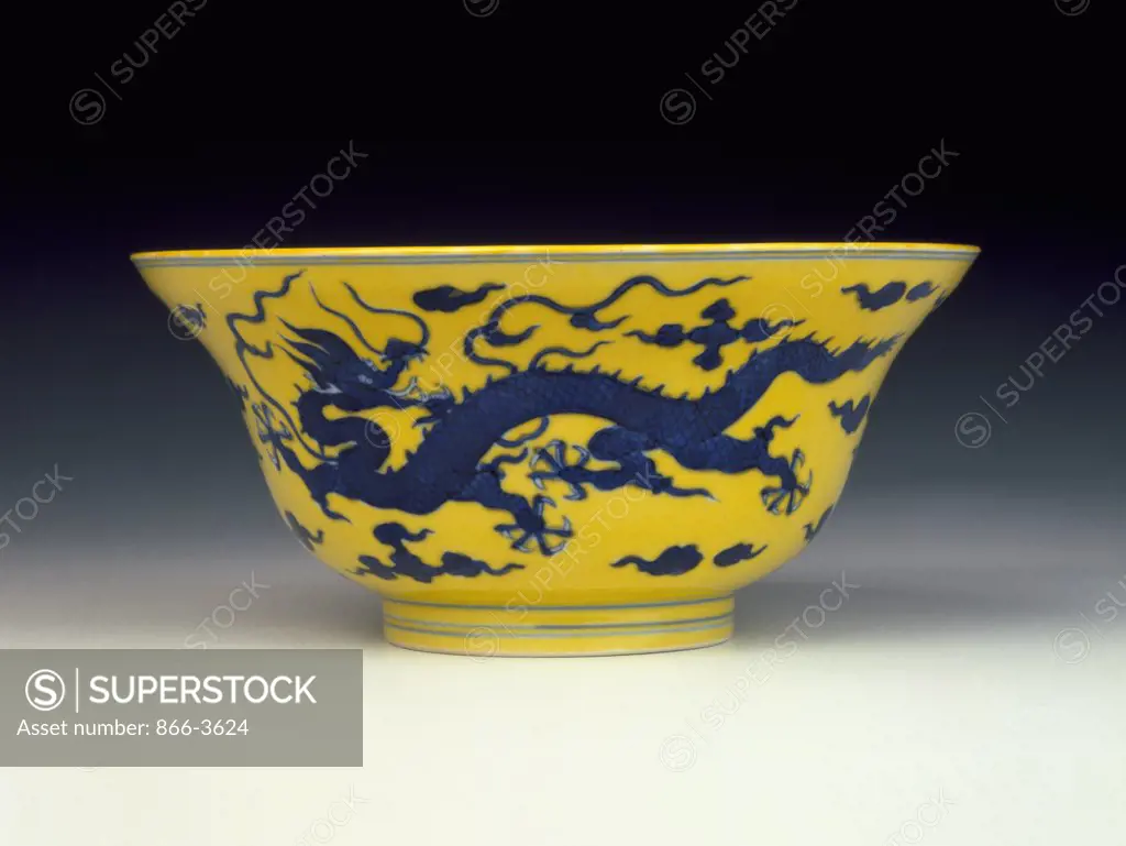 Blueand Yellow dragon' ogee bowl, pottery with enamel paint, Chinese Art