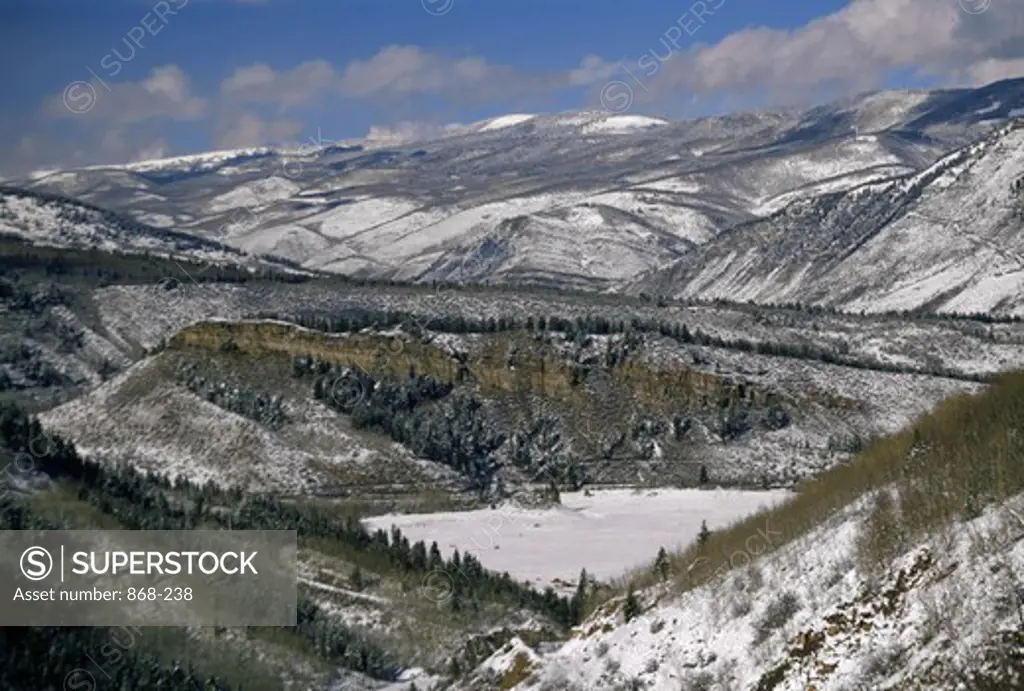 USA, Colorado, Vail, view of valley in winter