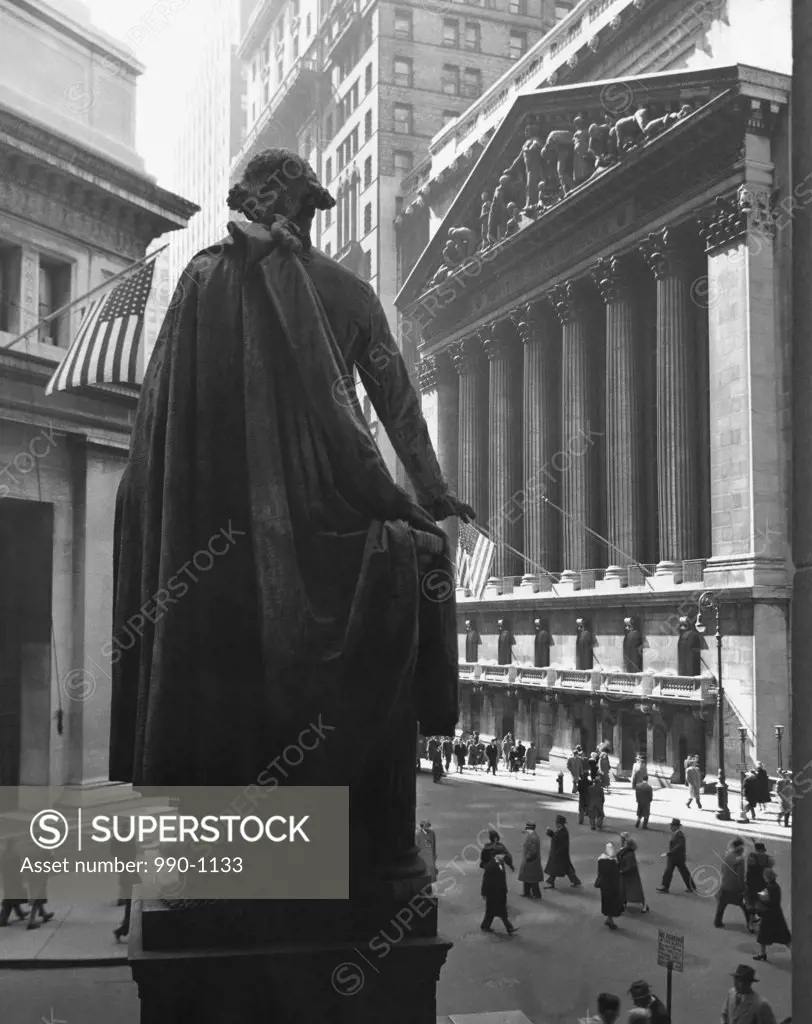 George Washington Statue in front of a financial building, New York Stock Exchange, Wall Street, Manhattan, New York City, New York, USA