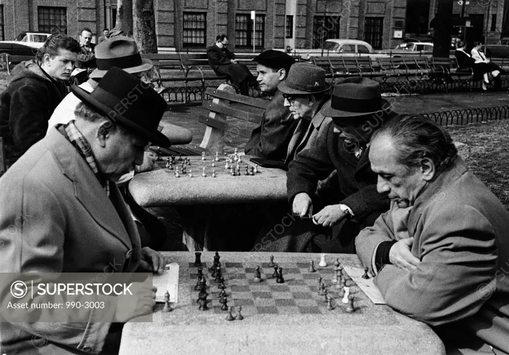 USA, New York State, New York City, Washington Square Park, men playing chess